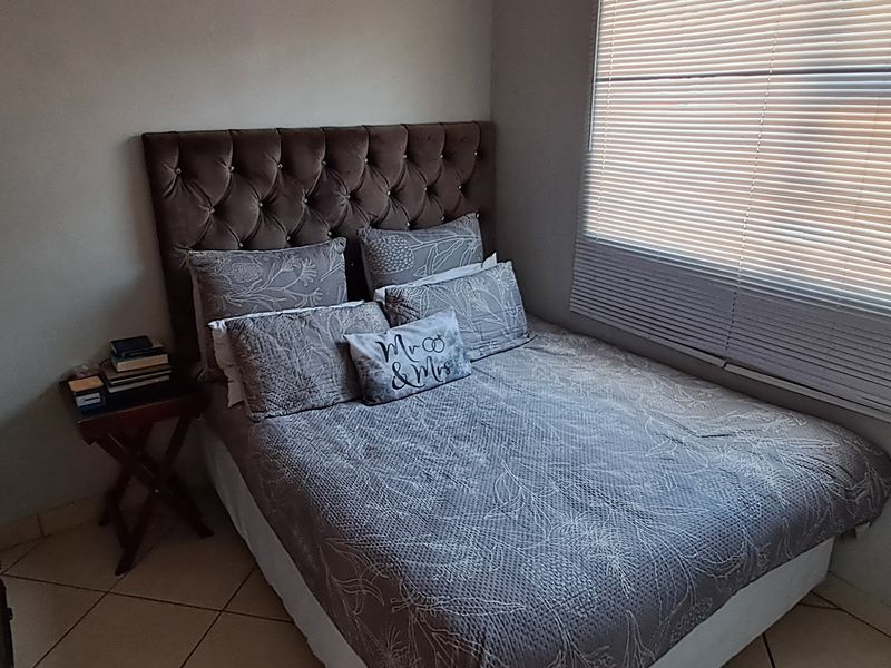 Flat For Sale In Newcastle - Photo 7