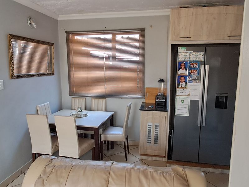 Flat For Sale In Newcastle - Photo 6