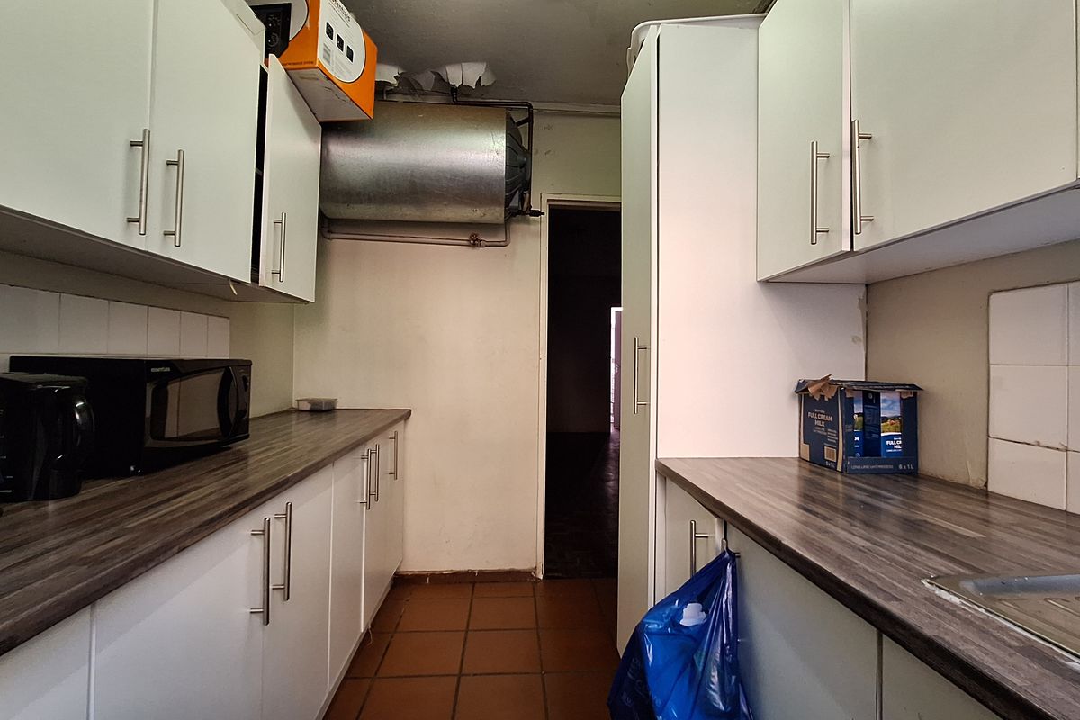 Great Investment Opportunity In Arcadia, Spacious Apartment - Photo 4