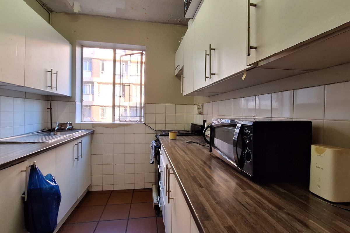 Great Investment Opportunity In Arcadia, Spacious Apartment - Photo 2