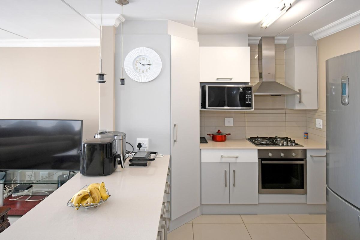 4 bedroom Townhouse in Riverbend Estate, Kyalami Hills! - Photo 4