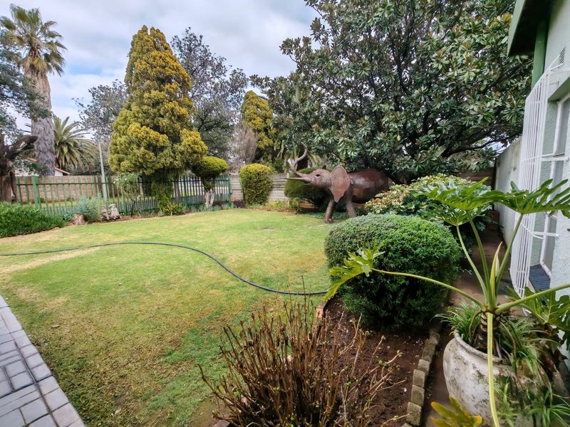 Spacious 3 Bedroom Home - Photo 4