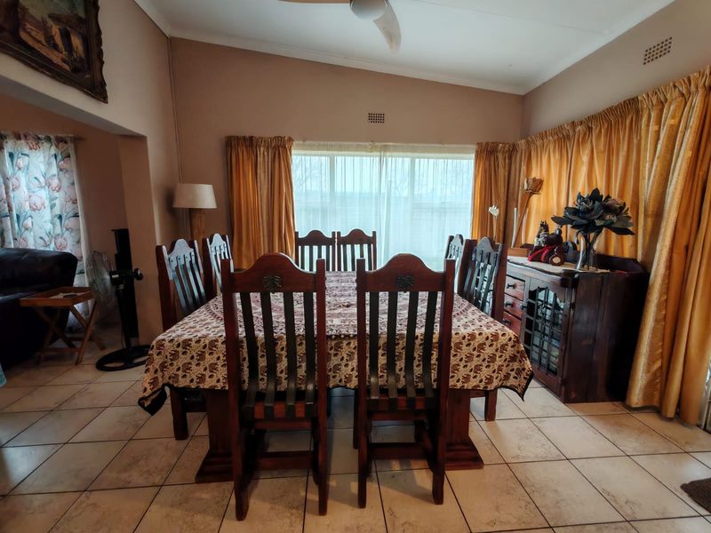 Spacious 3 Bedroom Home - Photo 10