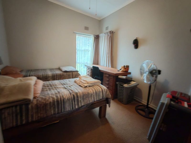Spacious 3 Bedroom Home - Photo 8