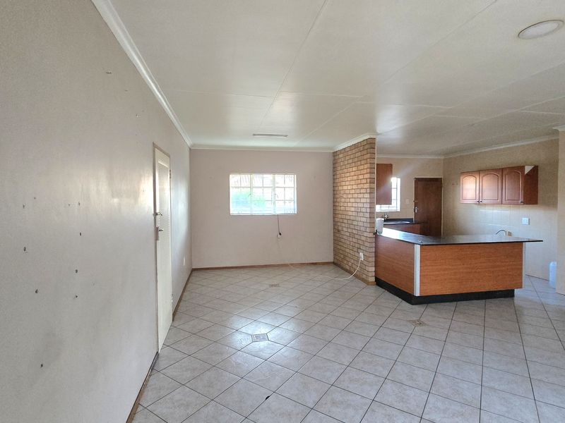 Distressed 3-Bedroom house FNB Property for Sale in Reyno Ridge. - Photo 10