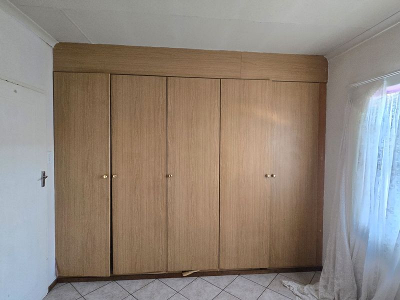 Distressed 3-Bedroom house FNB Property for Sale in Reyno Ridge. - Photo 8