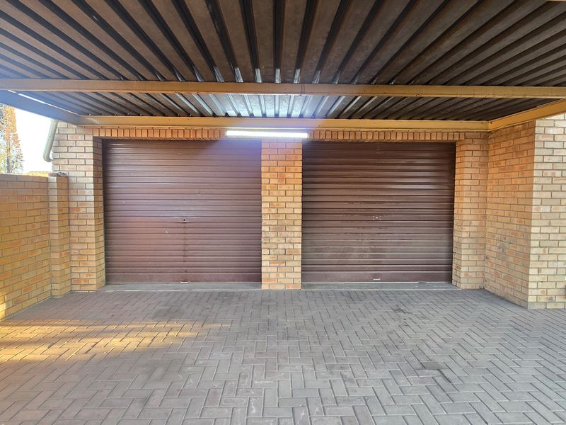 Distressed 3-Bedroom house FNB Property for Sale in Reyno Ridge. - Photo 4