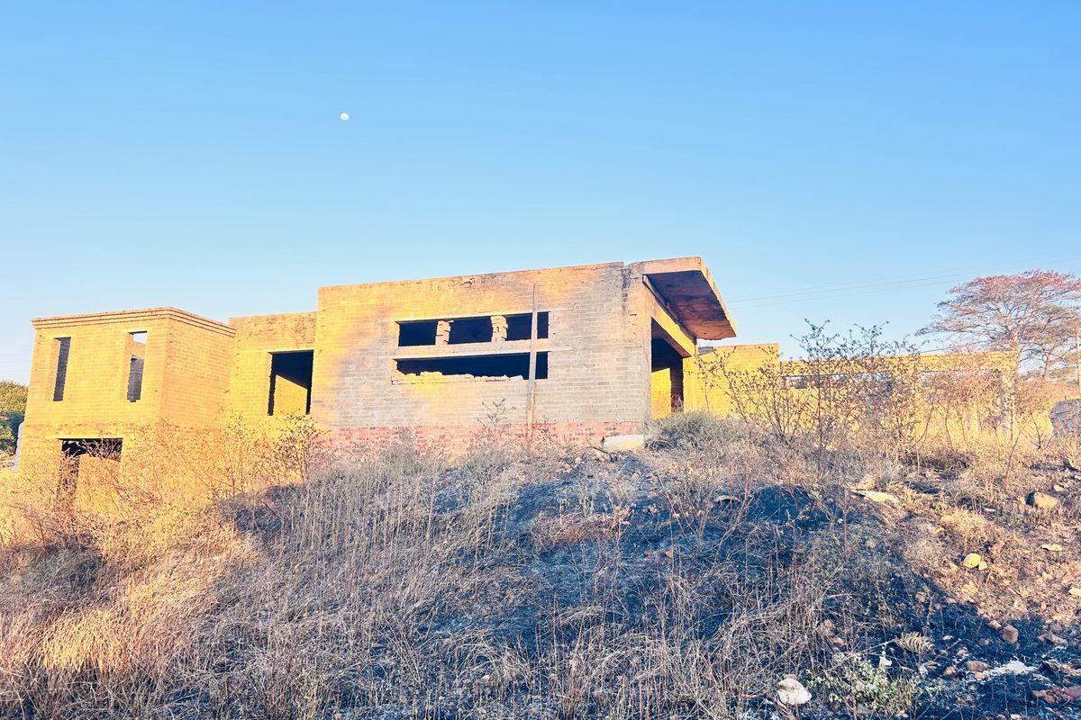 Unfinished Double-Storey Home on Two Spacious Stands – Great Investment Opportunity - Photo 3