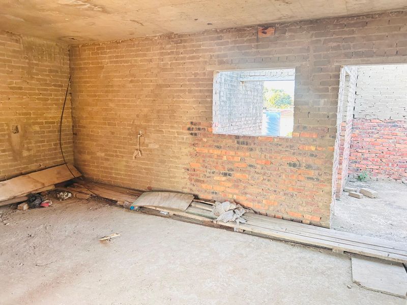 Unfinished Double-Storey Home on Two Spacious Stands – Great Investment Opportunity - Photo 10