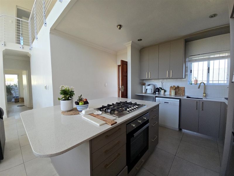 LUXURY PENTHOUSE LIVING AT ITS FINEST - Photo 6