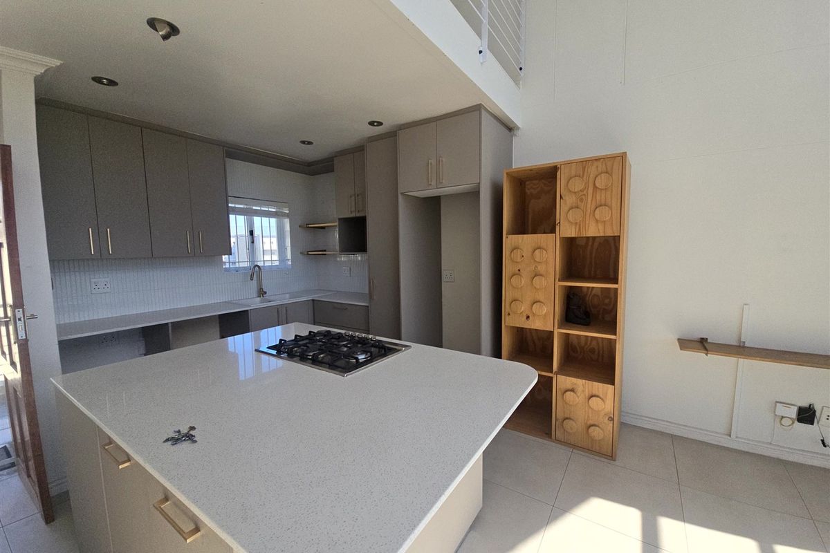 LUXURY PENTHOUSE LIVING AT ITS FINEST - Photo 5