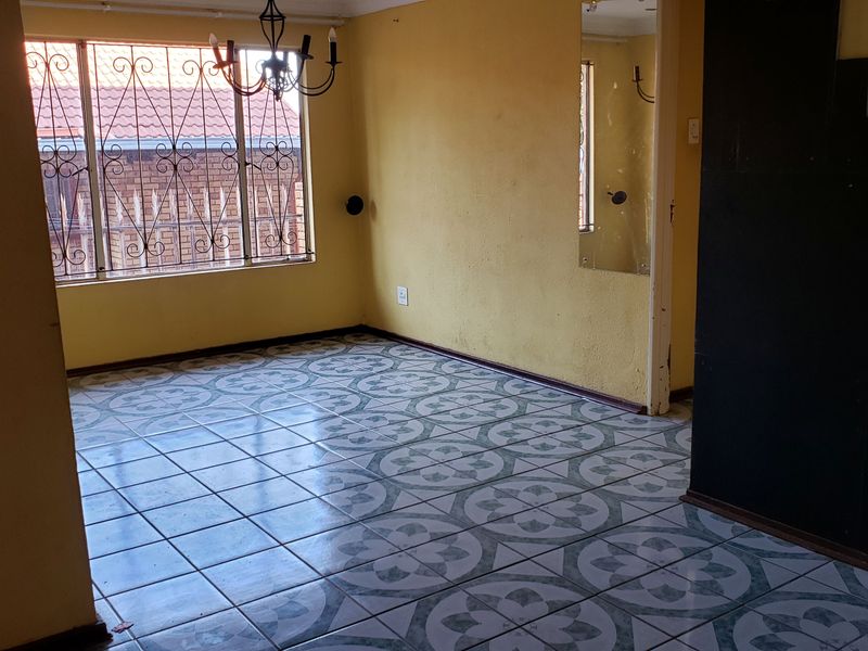 Comfortable and Welcoming Home with Bonus Flatlet - Photo 4