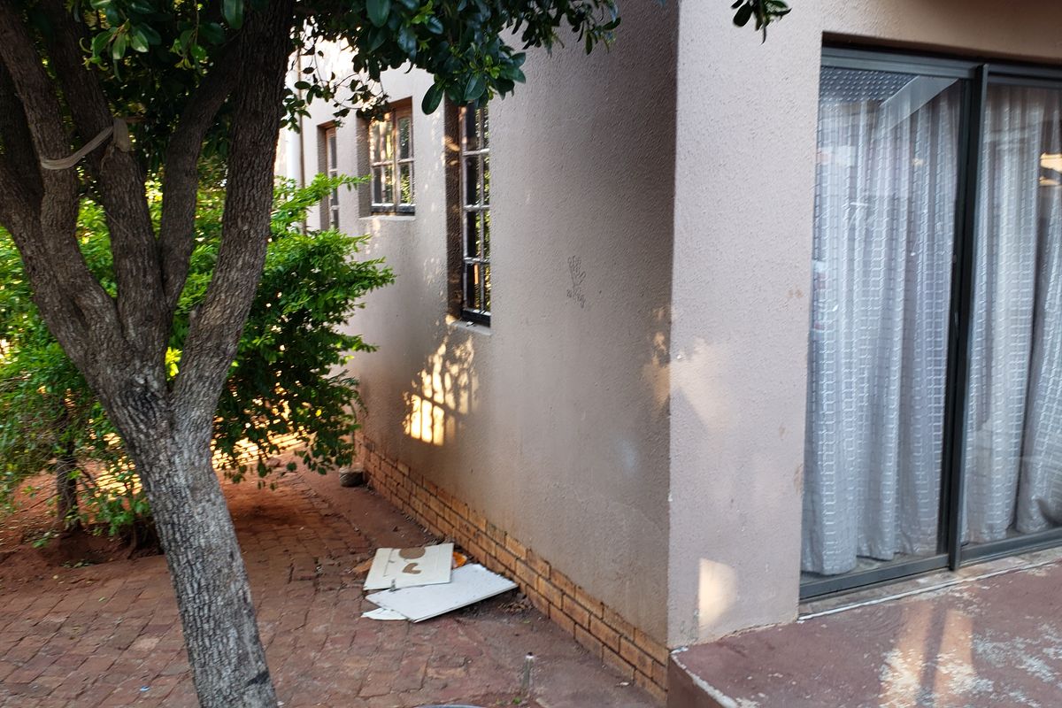 Comfortable and Welcoming Home with Bonus Flatlet - Photo 3