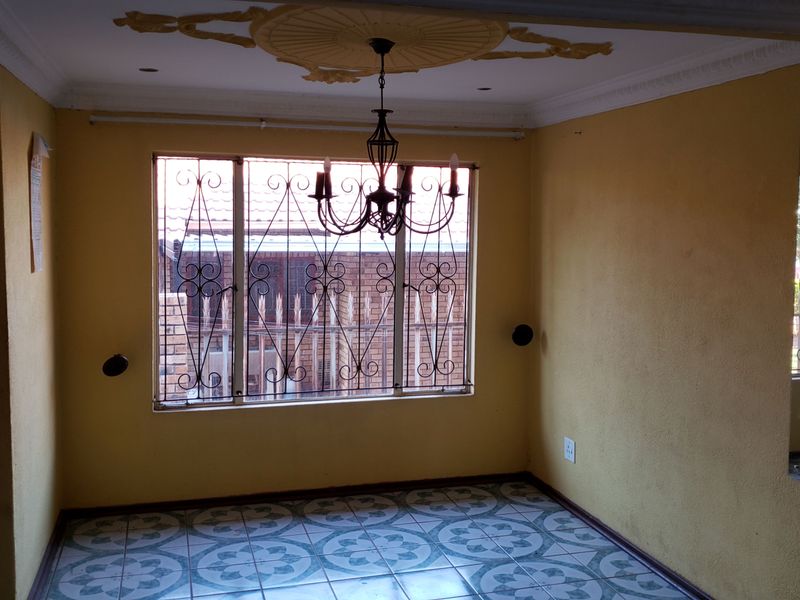 Comfortable and Welcoming Home with Bonus Flatlet - Photo 7