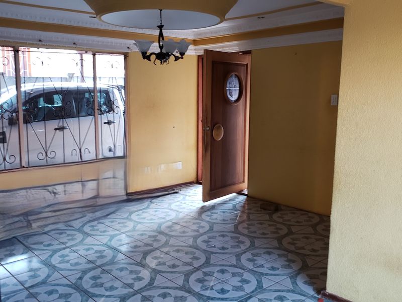 Comfortable and Welcoming Home with Bonus Flatlet - Photo 6