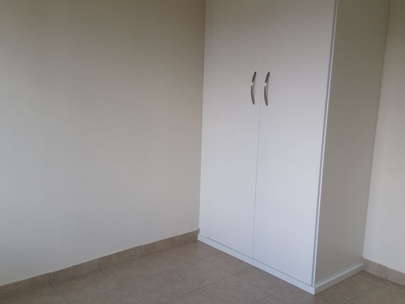 Upmarket three bedroom townhouse - Photo 10