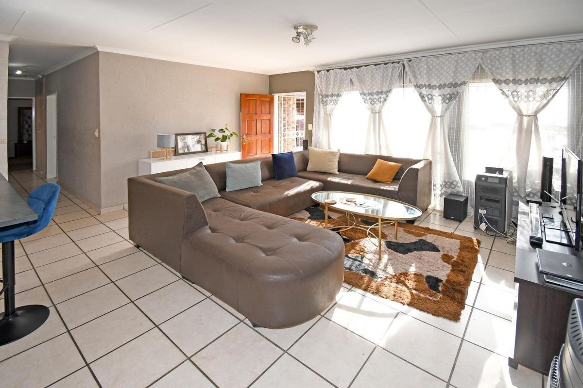 Inviting buyers between R1250 000 to 1325 000 to view and negotiate - Photo 2