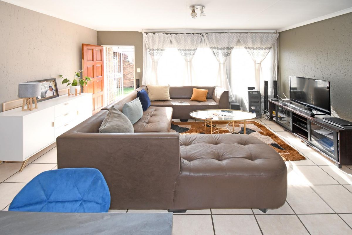 Inviting buyers between R1250 000 to 1325 000 to view and negotiate - Photo 3