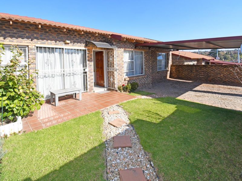 Inviting buyers between R1250 000 to 1325 000 to view and negotiate - Photo 1