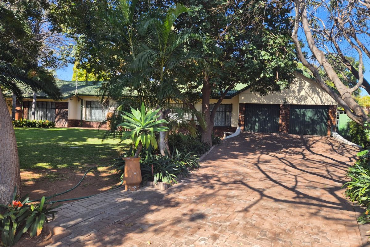 Spacious 4-Bedroom Family Home in Welgelegen - Photo 2