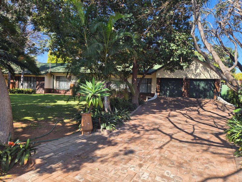 Spacious 4-Bedroom Family Home in Welgelegen - Photo 2