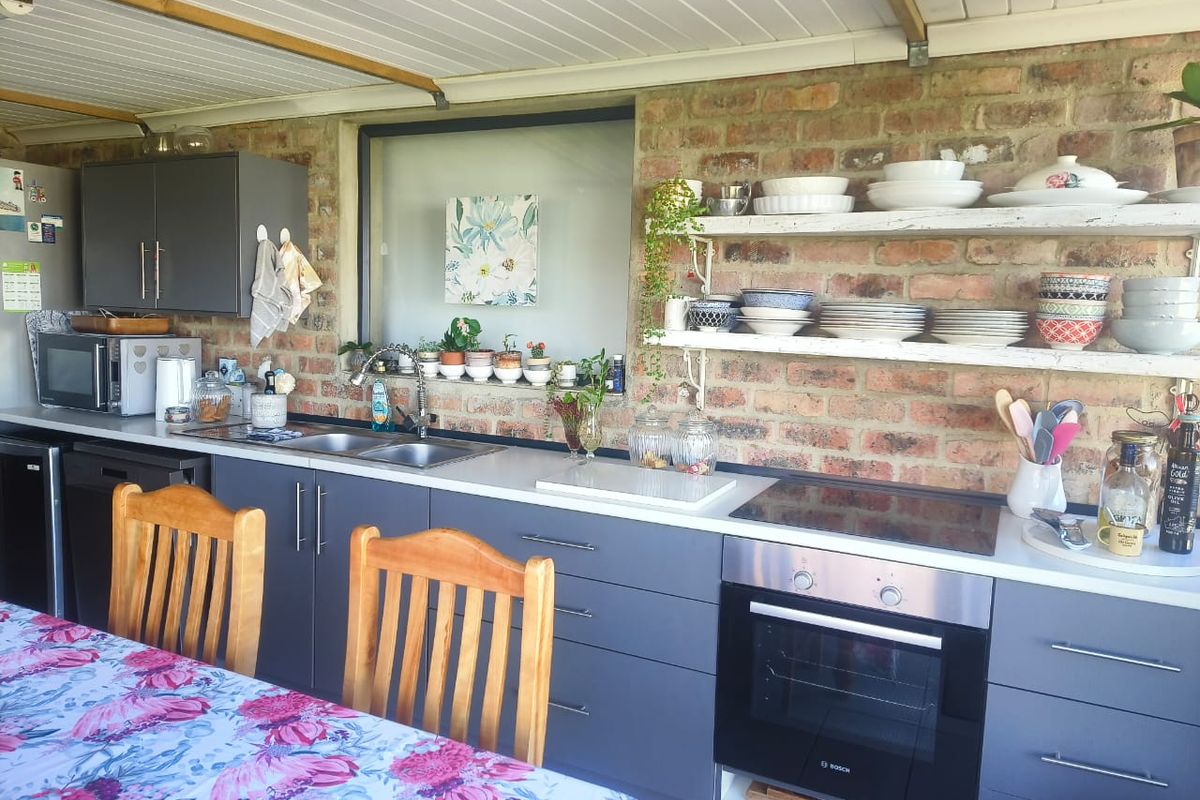 Double-storey Property  with business zoning and beautiful views - Photo 2