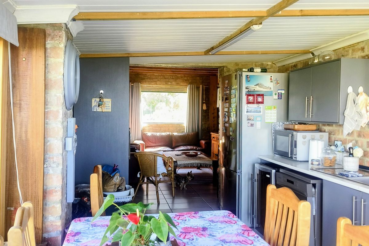 Double-storey Property  with business zoning and beautiful views - Photo 3