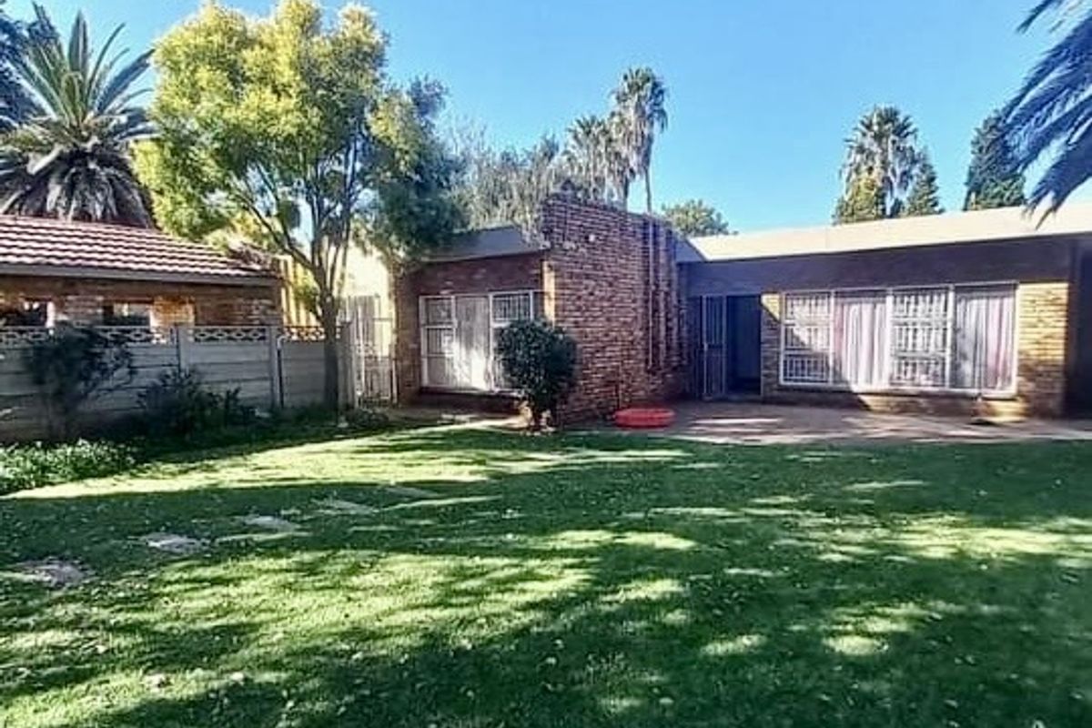 Luxurious 4 Bedroom Estate with High-End Features - Photo 4