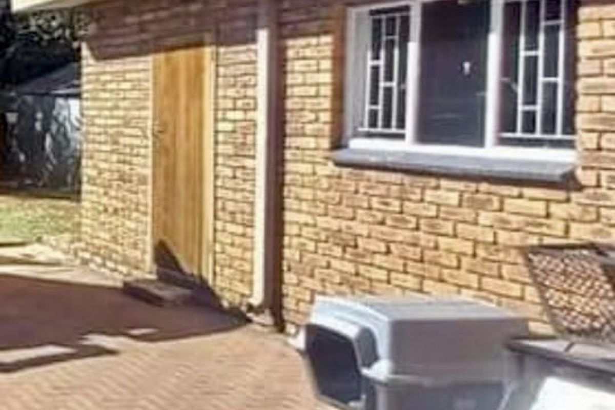 Luxurious 4 Bedroom Estate with High-End Features - Photo 2