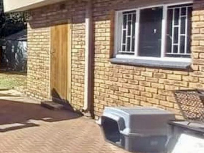 Luxurious 4 Bedroom Estate with High-End Features - Photo 2