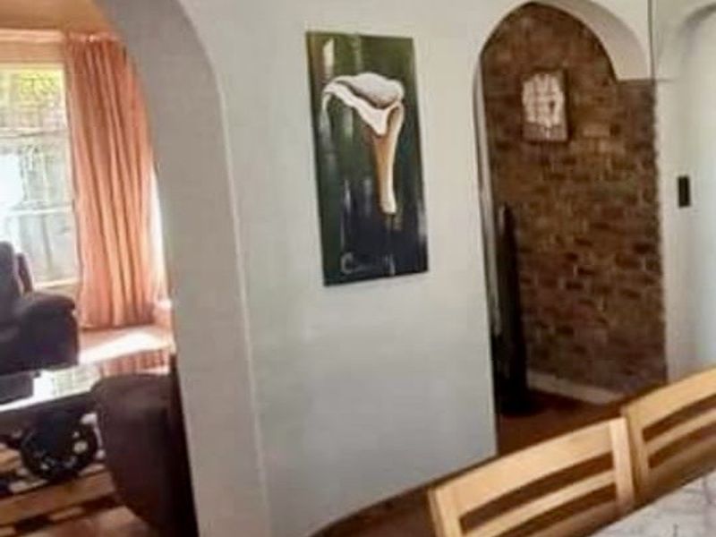 Luxurious 4 Bedroom Estate with High-End Features - Photo 10