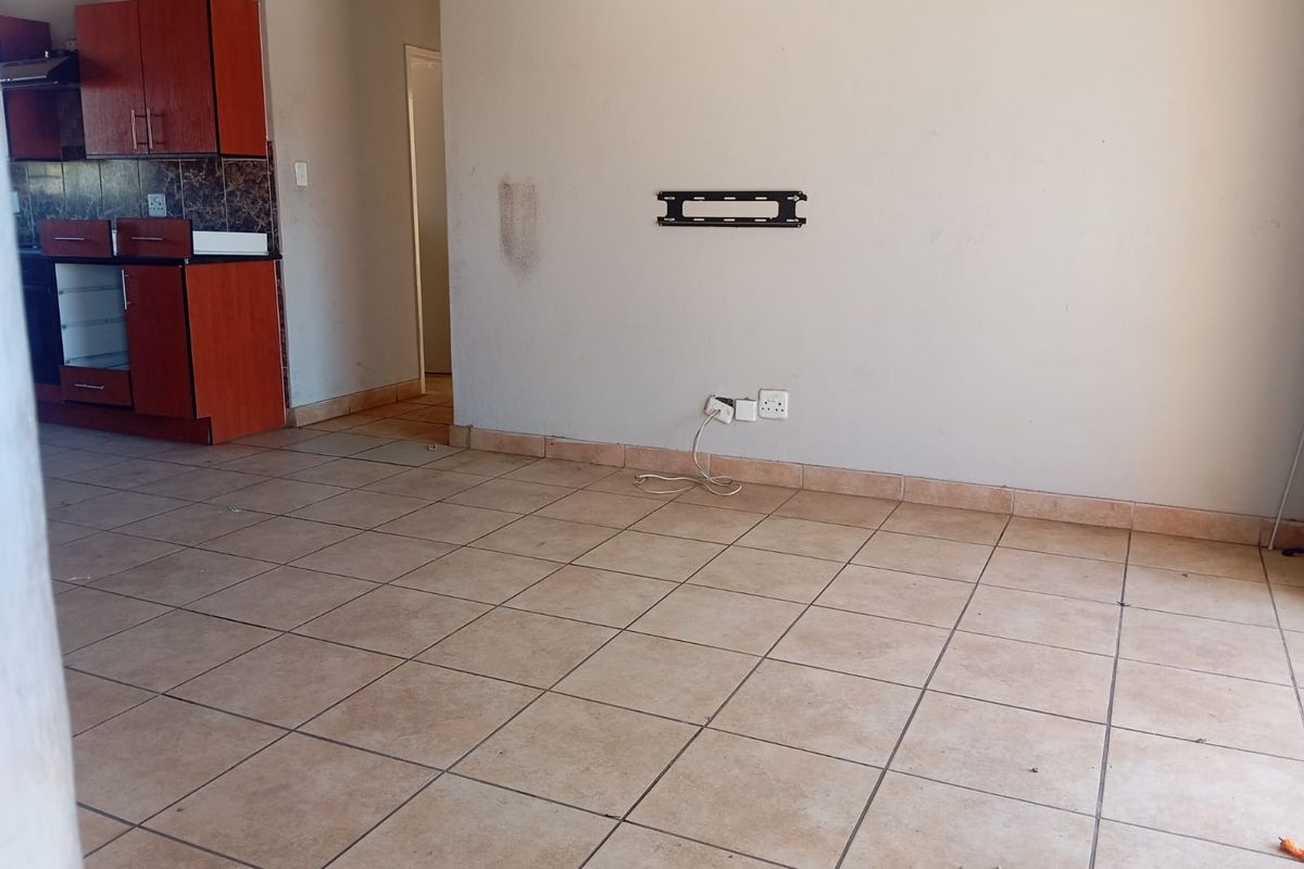 3-Bedroom Apartment in a Secure Complex - Photo 2