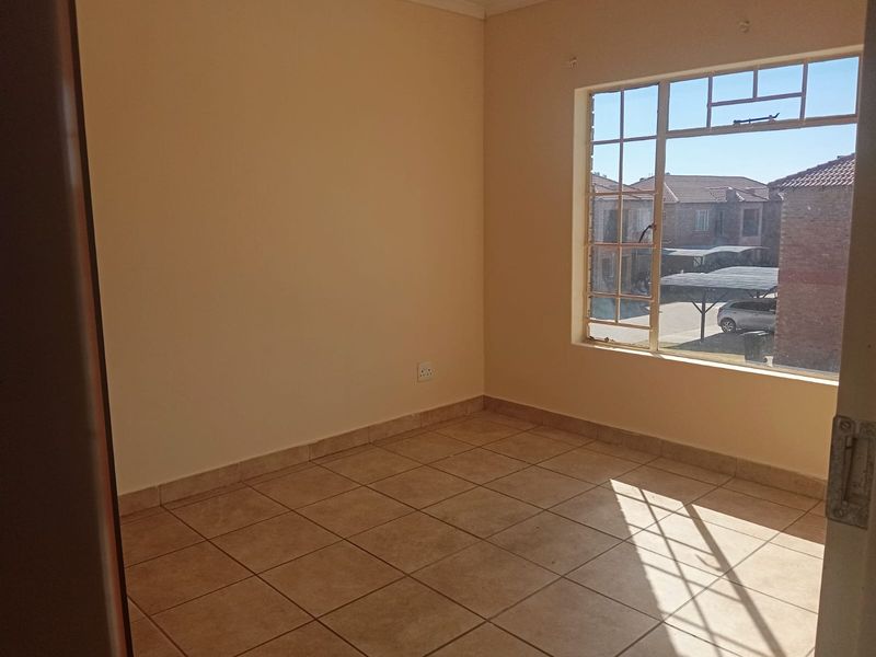 3-Bedroom Apartment in a Secure Complex - Photo 10