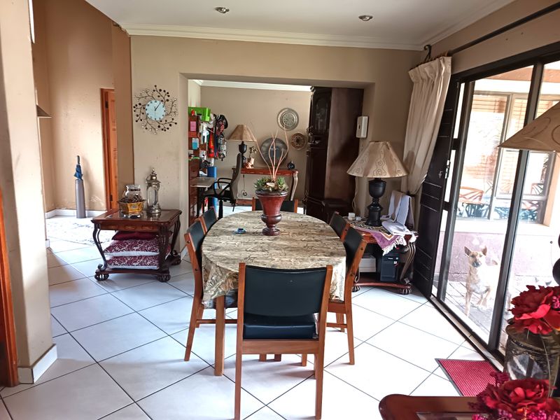 Stylish & Spacious 3-Bedroom Home in Up-market Sonneveld. - Photo 10