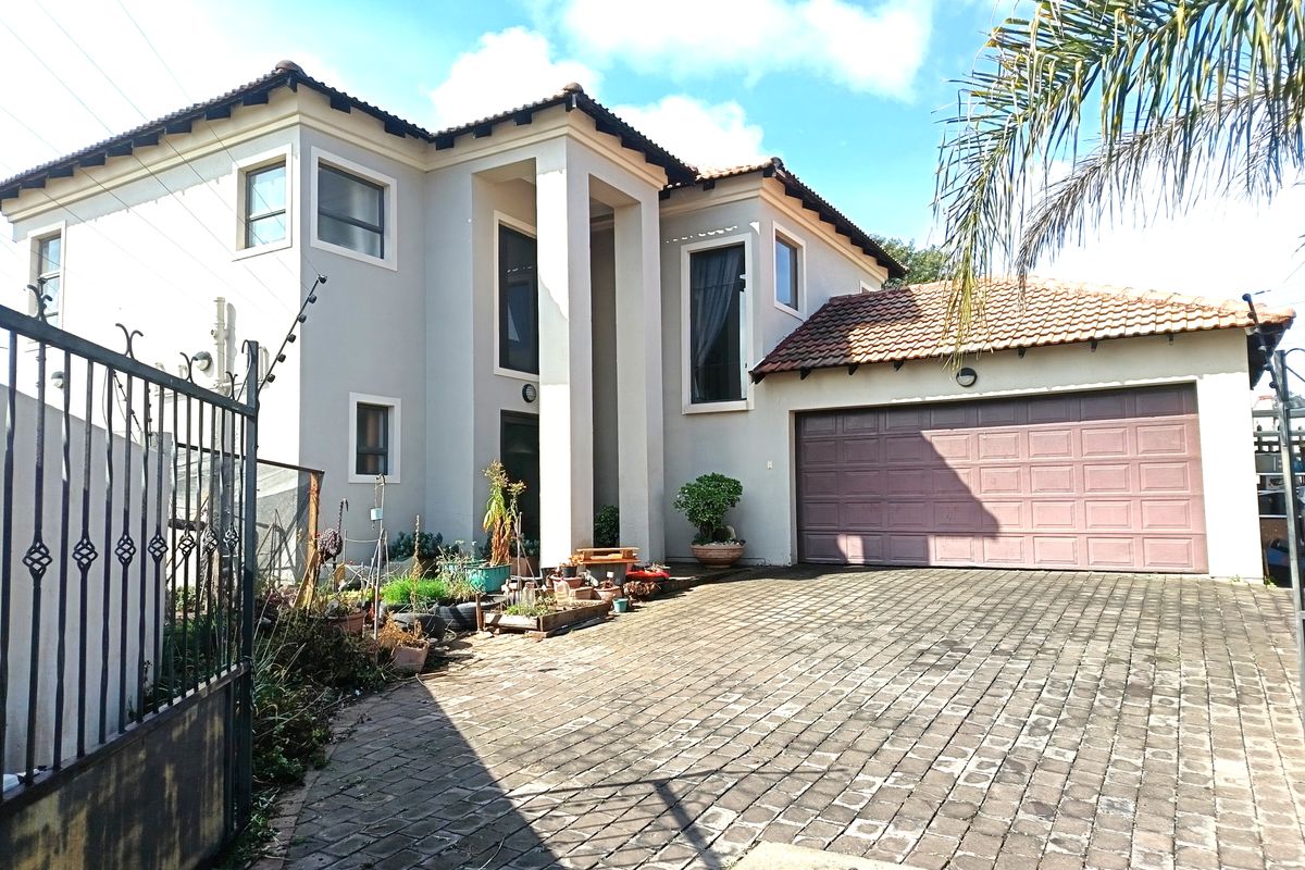Stylish & Spacious 3-Bedroom Home in Up-market Sonneveld. - Photo 2