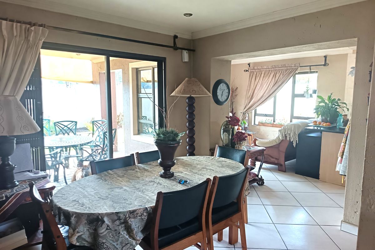 Stylish & Spacious 3-Bedroom Home in Up-market Sonneveld. - Photo 3
