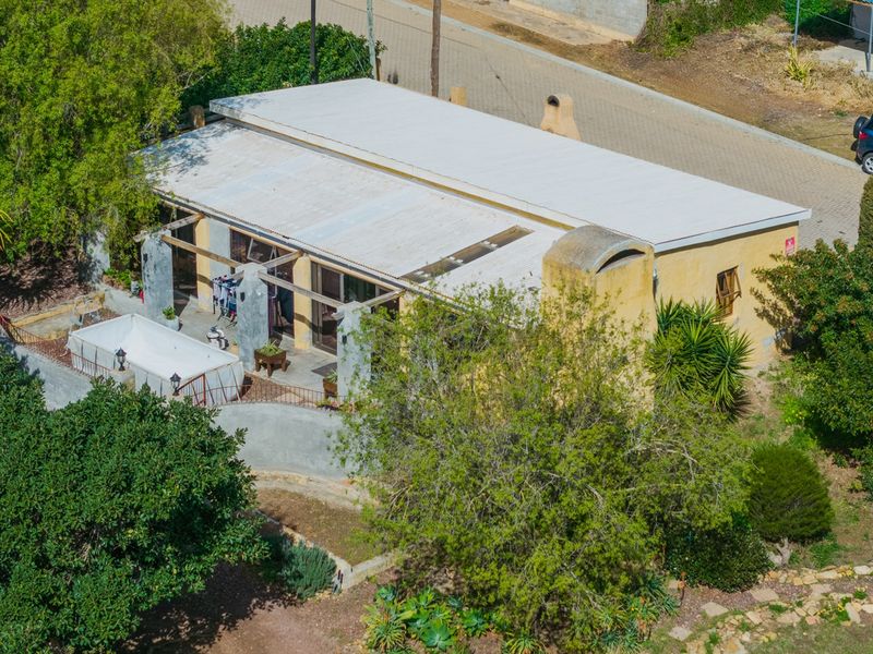 Tuscan Charm on a Spacious 2,222m2 Plot - Photo 4