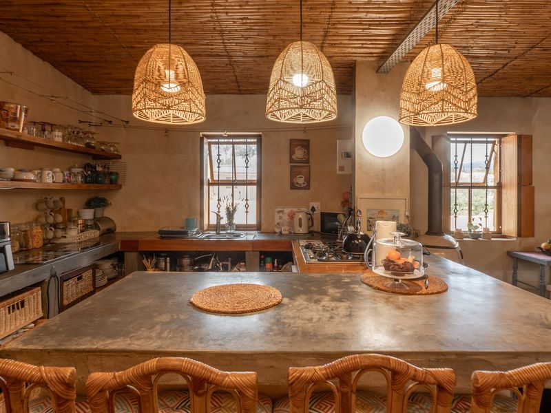 Tuscan Charm on a Spacious 2,222m2 Plot - Photo 8