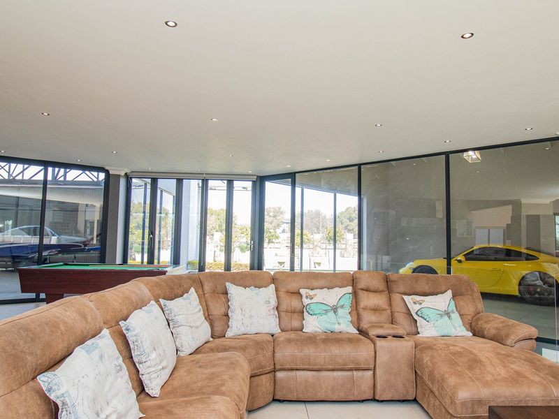 Calling all Pilots - Prestigious Estate Living with Aviation Access - Photo 3