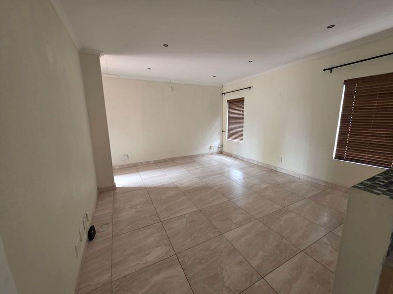 Stylish 3 Bedroom House for Sale in Secure Complex in Brackenfell - Photo 2