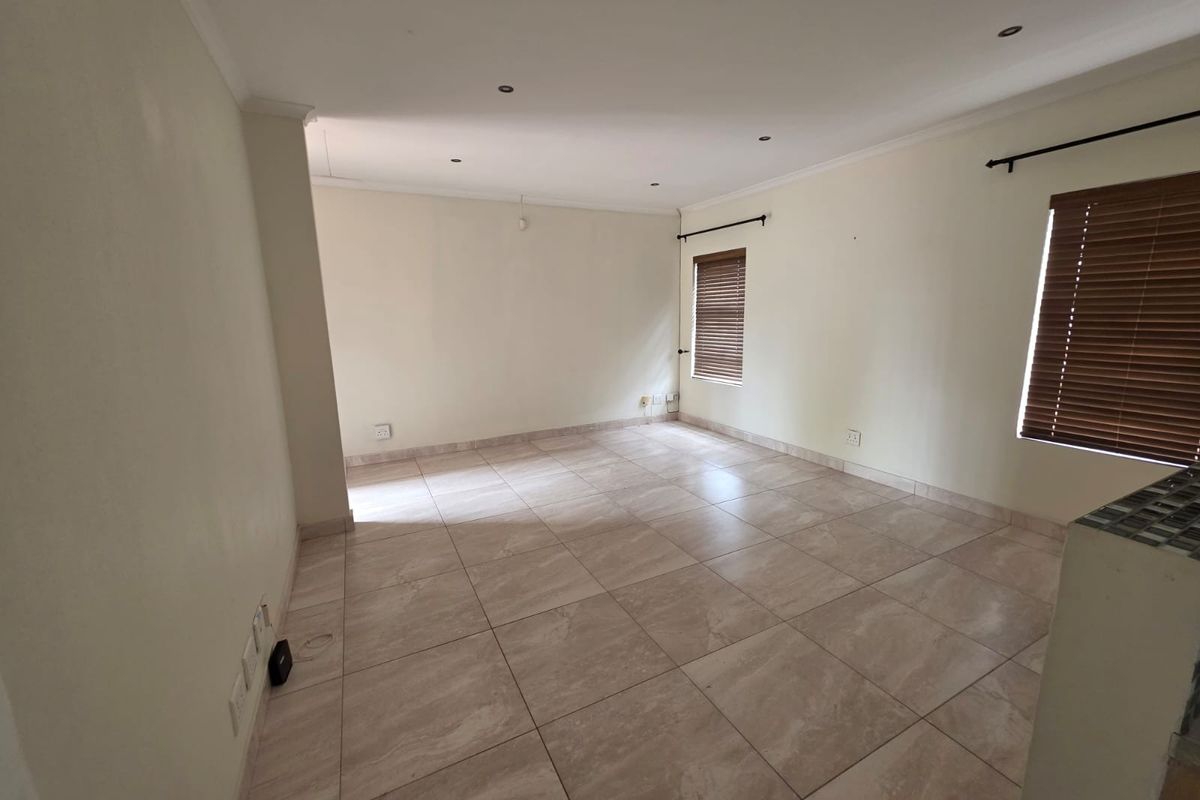 Stylish 3 Bedroom House for Sale in Secure Complex in Brackenfell - Photo 2