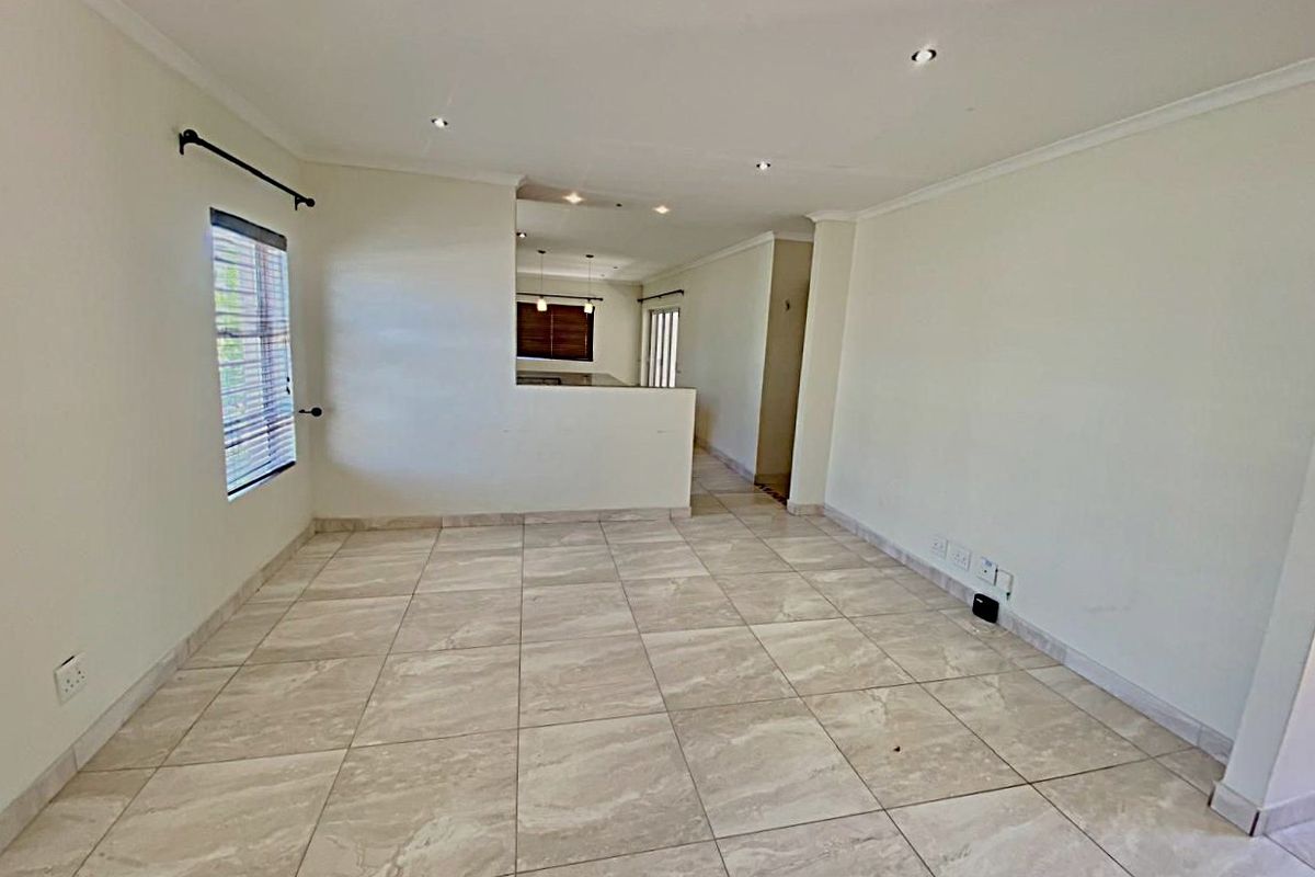 Stylish 3 Bedroom House for Sale in Secure Complex in Brackenfell - Photo 3