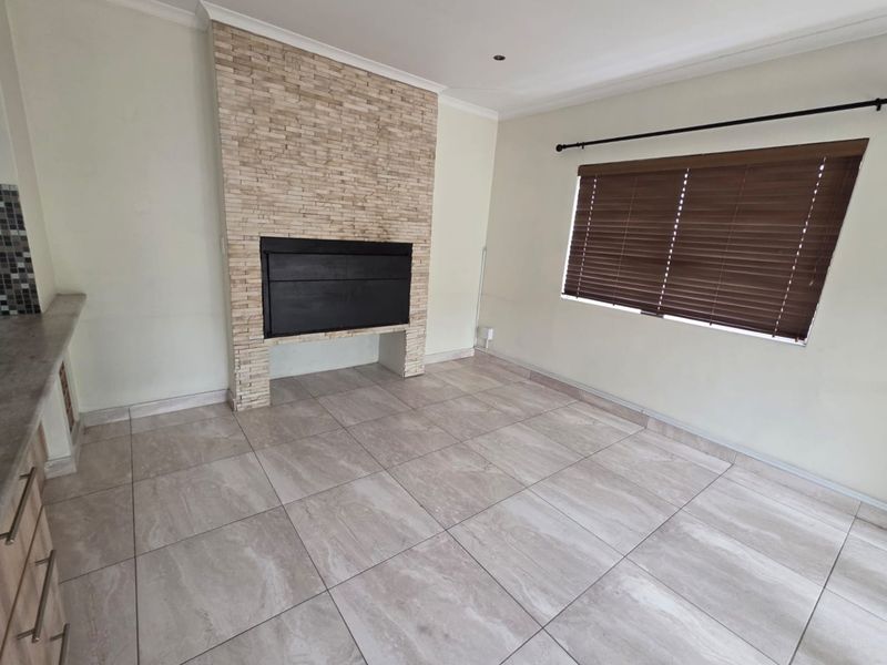 Stylish 3 Bedroom House for Sale in Secure Complex in Brackenfell - Photo 8