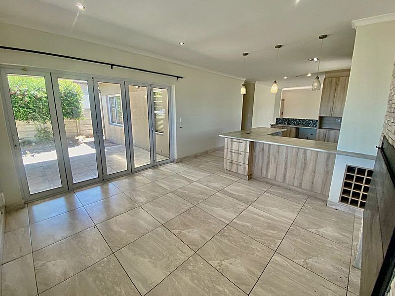 Stylish 3 Bedroom House for Sale in Secure Complex in Brackenfell - Photo 7