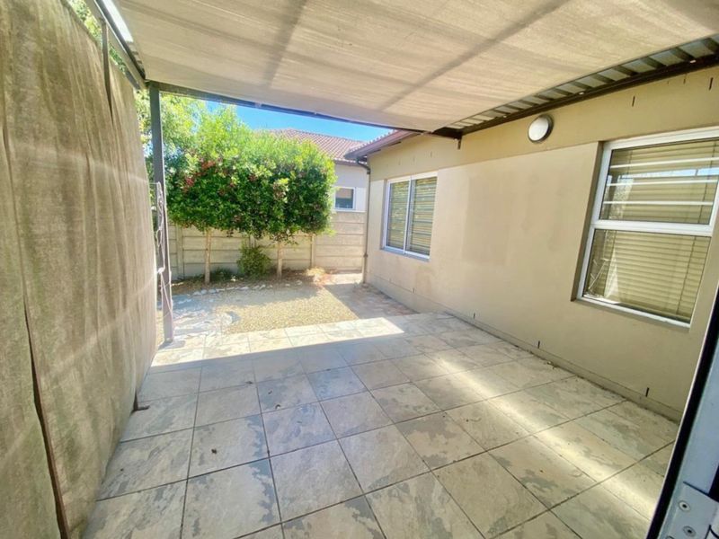 Stylish 3 Bedroom House for Sale in Secure Complex in Brackenfell - Photo 10