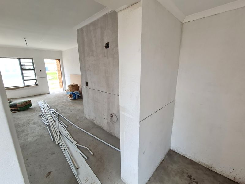 Retirement! Charming, Modern 2-Bedroom Townhouse with Garage in Jeffreys Bay Central - Photo 3