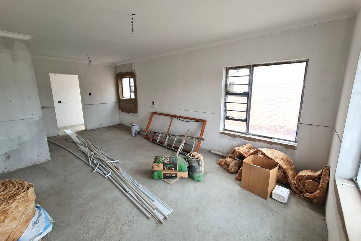 Retirement! Charming, Modern 2-Bedroom Townhouse with Garage in Jeffreys Bay Central - Photo 2