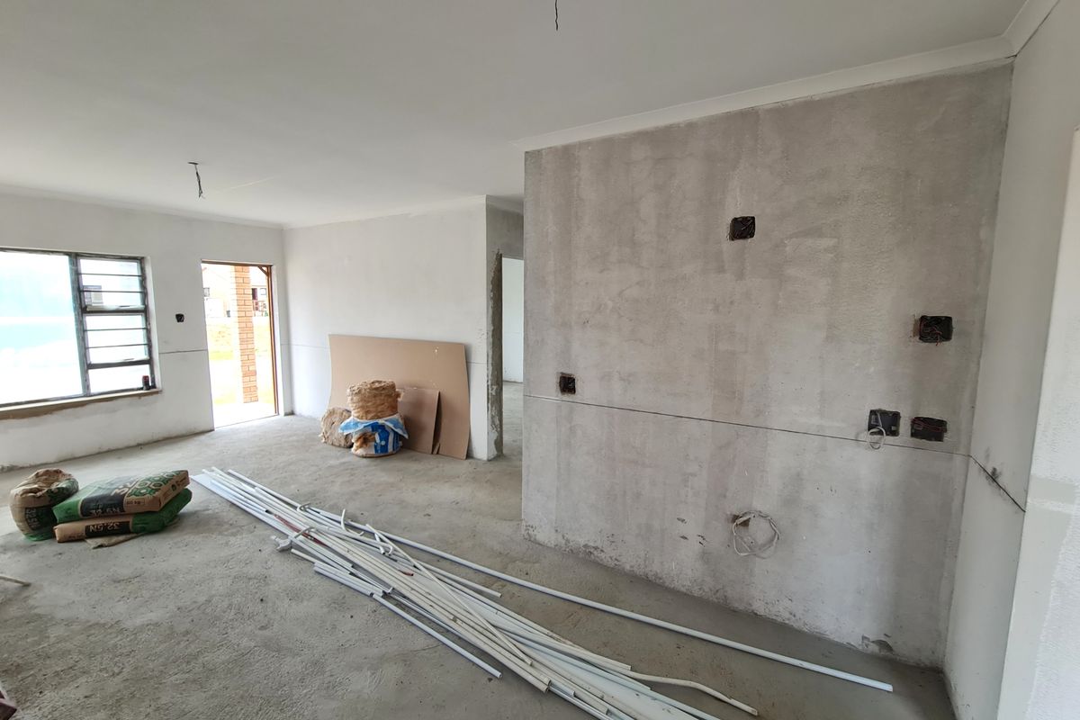 Retirement! Charming, Modern 2-Bedroom Townhouse with Garage in Jeffreys Bay Central - Photo 4