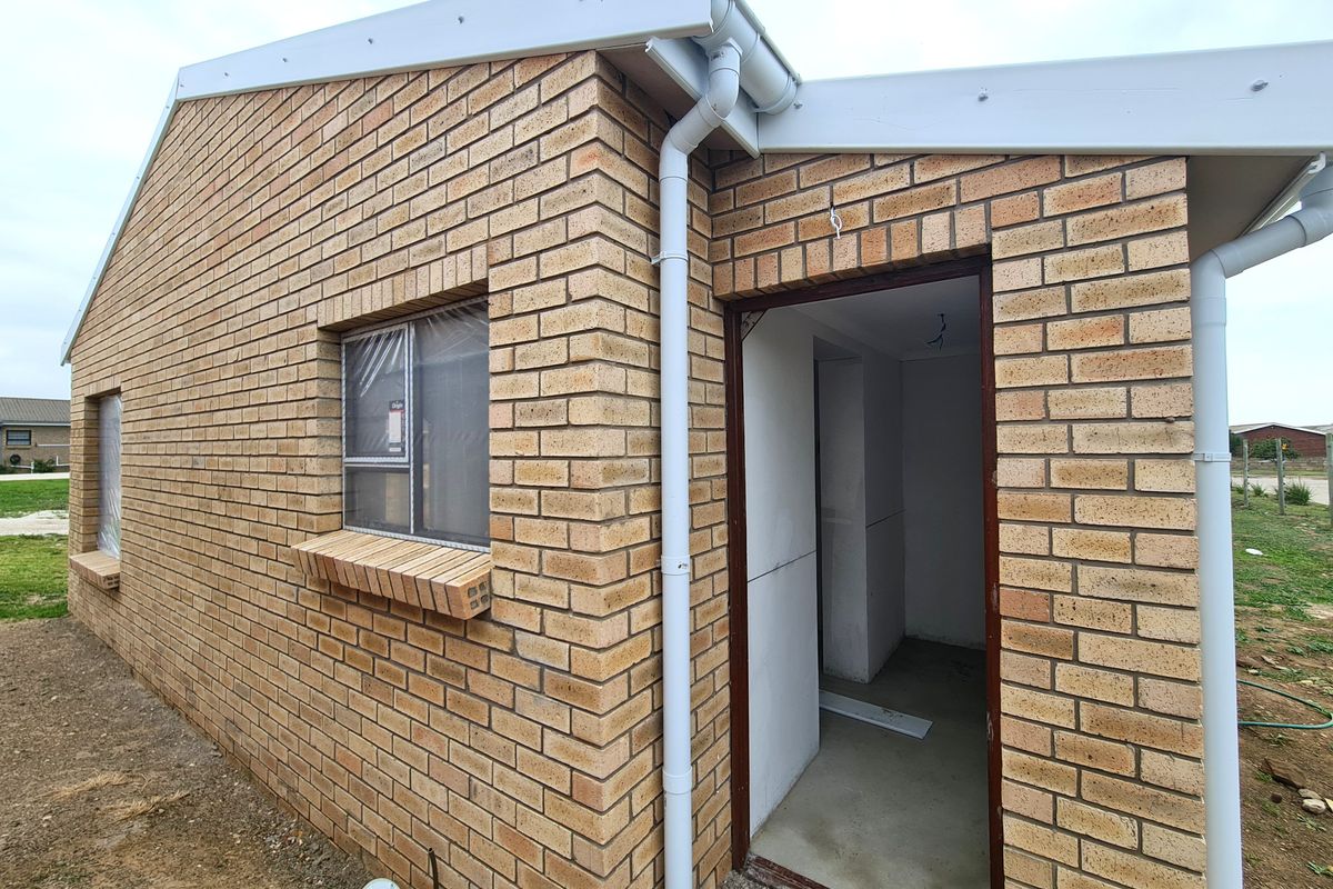 Retirement! Charming, Modern 2-Bedroom Townhouse with Garage in Jeffreys Bay Central - Photo 5