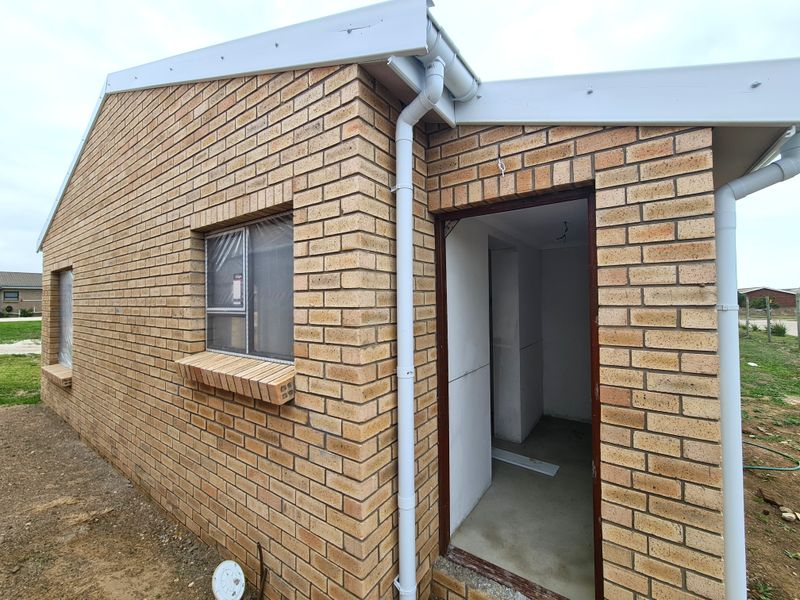 Retirement! Charming, Modern 2-Bedroom Townhouse with Garage in Jeffreys Bay Central - Photo 5